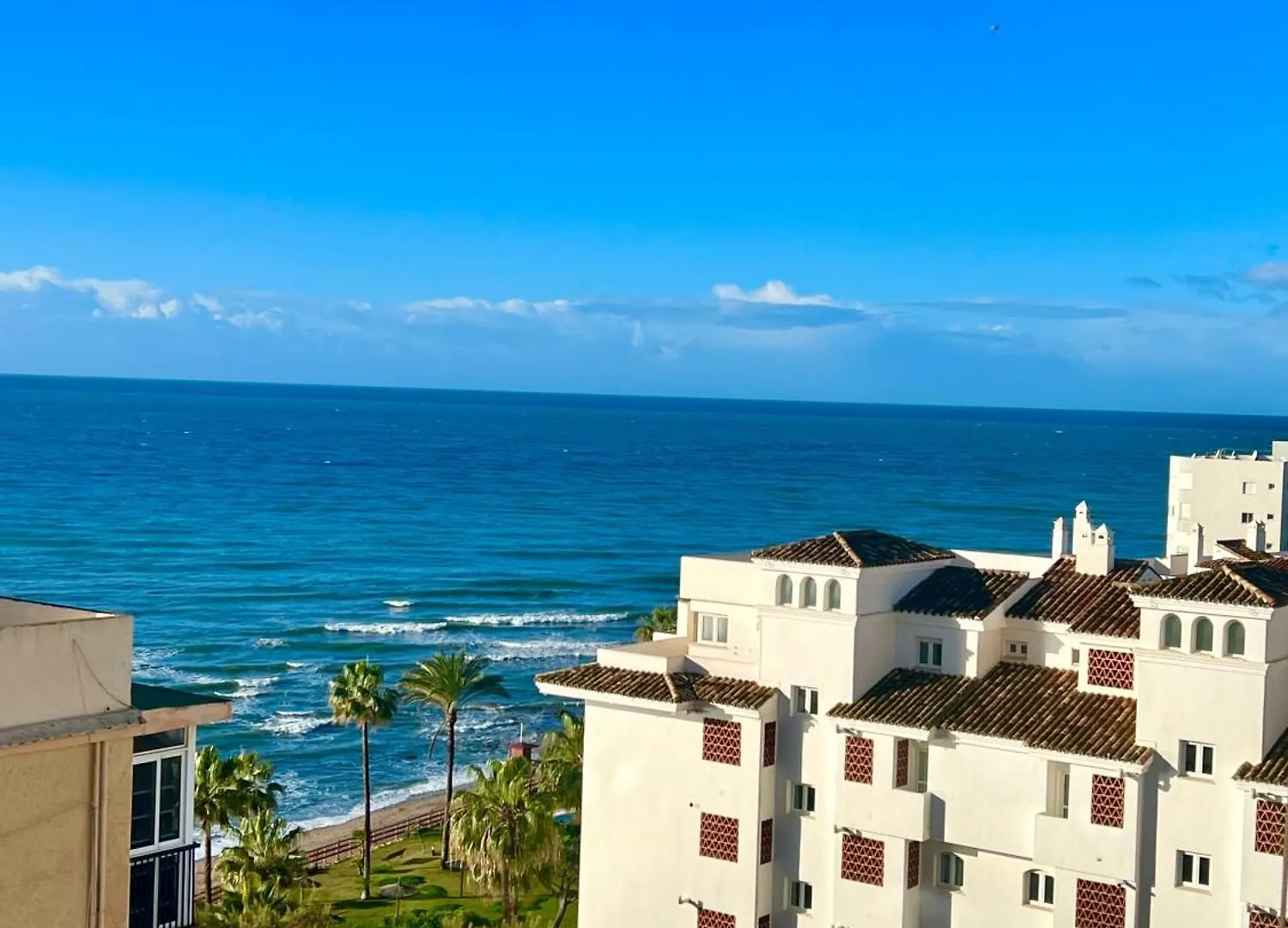 Aamazing Apartment ! On The Beach With Pool Close To Everything Mijas