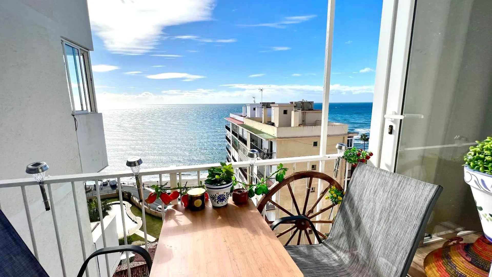 Aamazing Apartment ! On The Beach With Pool Close To Everything Mijas